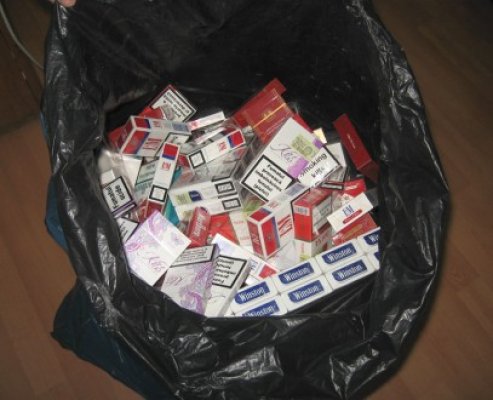 Peste 3.600 de ţigarete netimbrate, confiscate de poliţiştii de frontieră